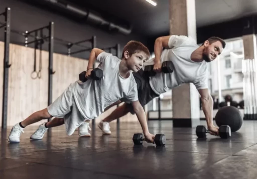 Fitness und Jugendliche: Ab wann darf man ins Gym gehen?